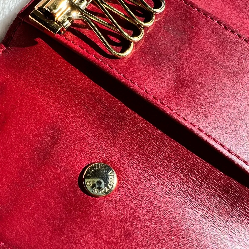 Louis Vuitton Key Case 4 Ring PommeD'Amour Red Vernis - Picture 9 of 14